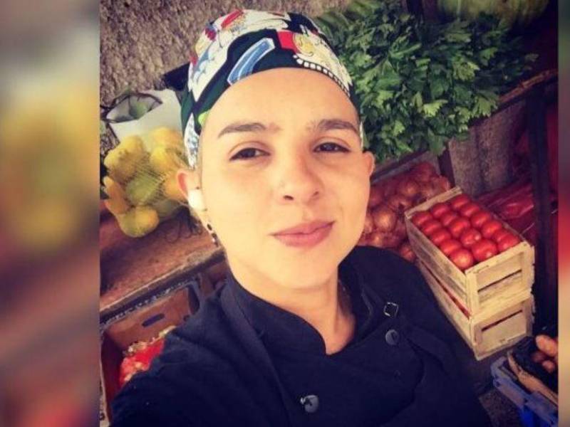 Yoana Lizeth Henao Orjuela, chef colombiana de 34 años, desapareció en México tras su última videollamada a familiares en julio, cuando les informó que se hospedaría en Playas de Rosarito. Desde entonces su familia está en desesperación por no saber qué pasó con ella.