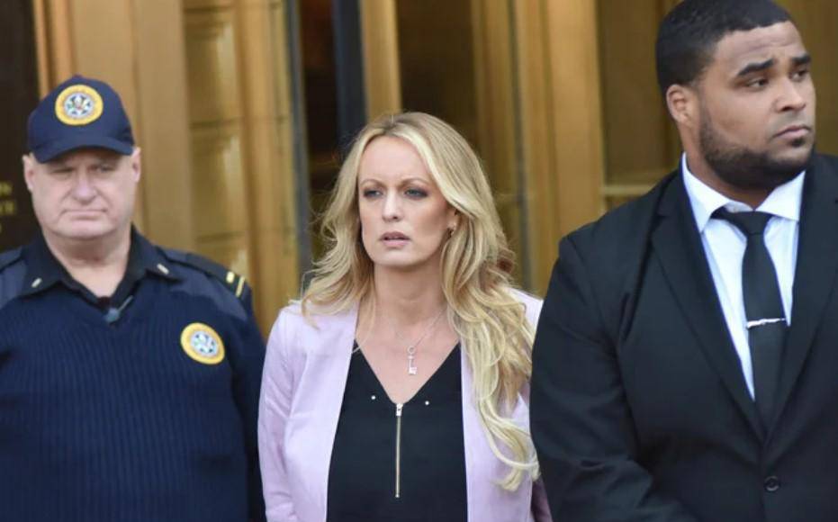 Trump la esperó con flores y pijama de seda: los detalles que declaró Stormy Daniels