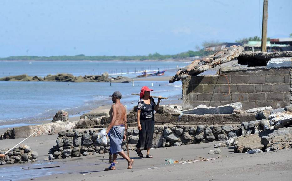 Así se está “tragando” el mar a toda una comunidad en Cedeño