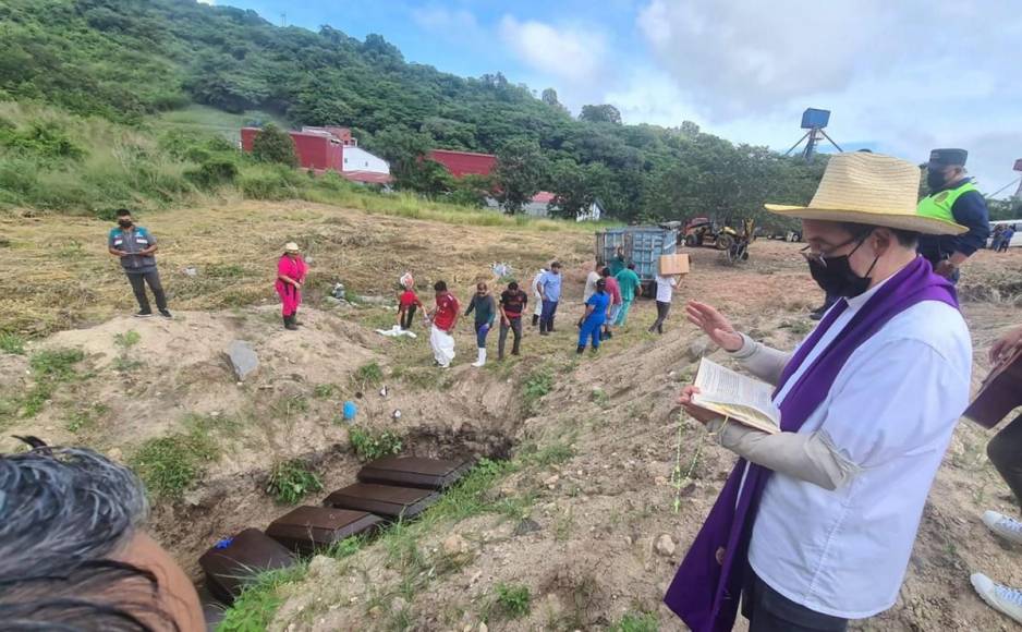 Realizan tercera inhumación del año de cuerpos no reclamados en Tegucigalpa