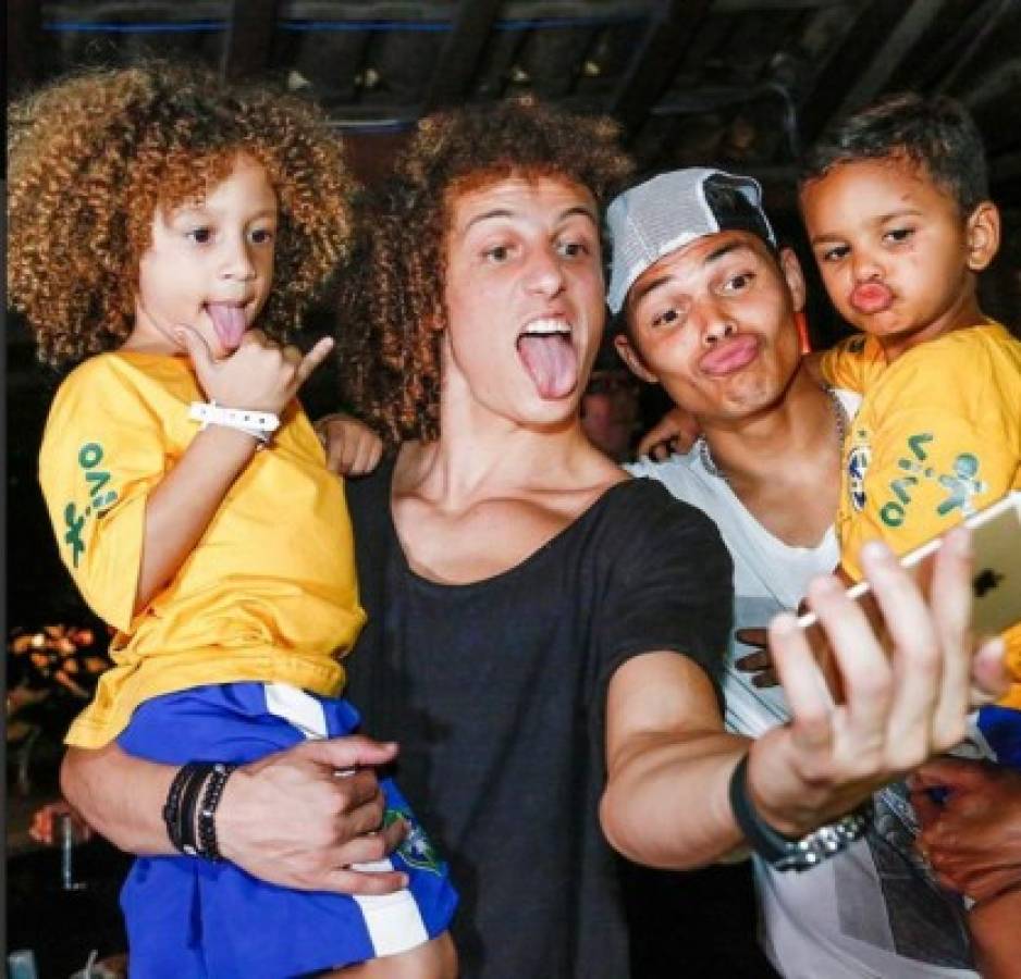 David Luiz y Thiago Silva conocen a sus clones