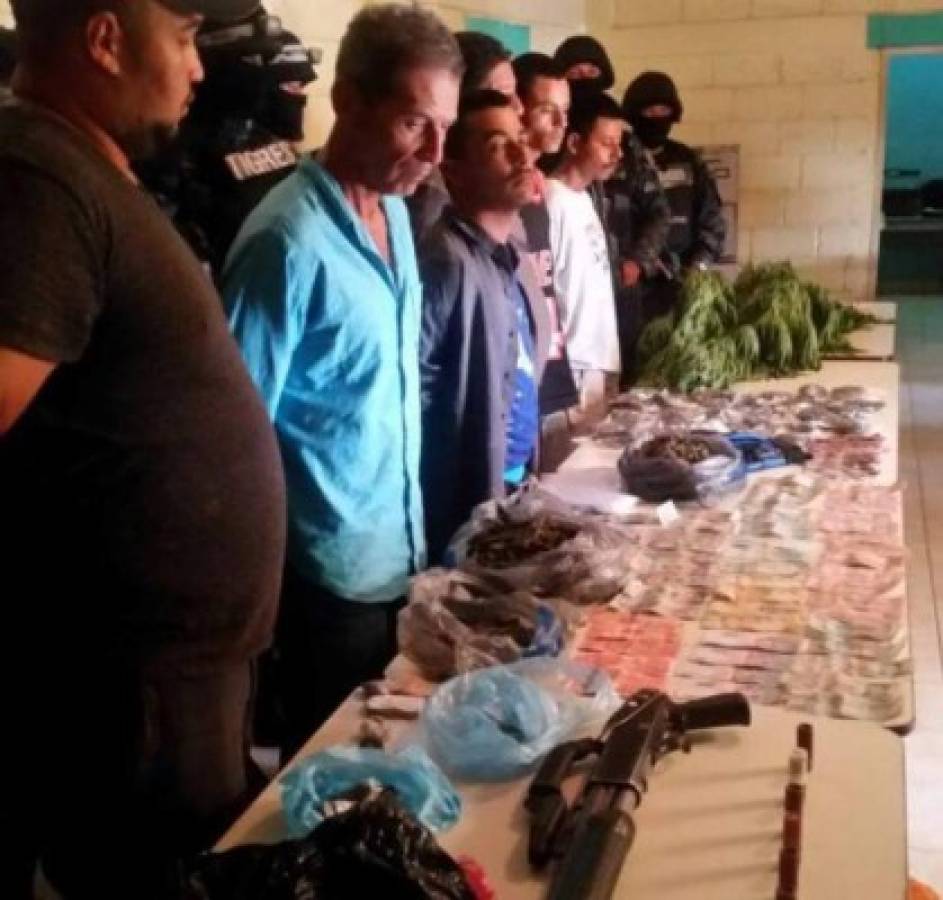 Caen seis sujetos en posesión de drogas y armas en Olancho