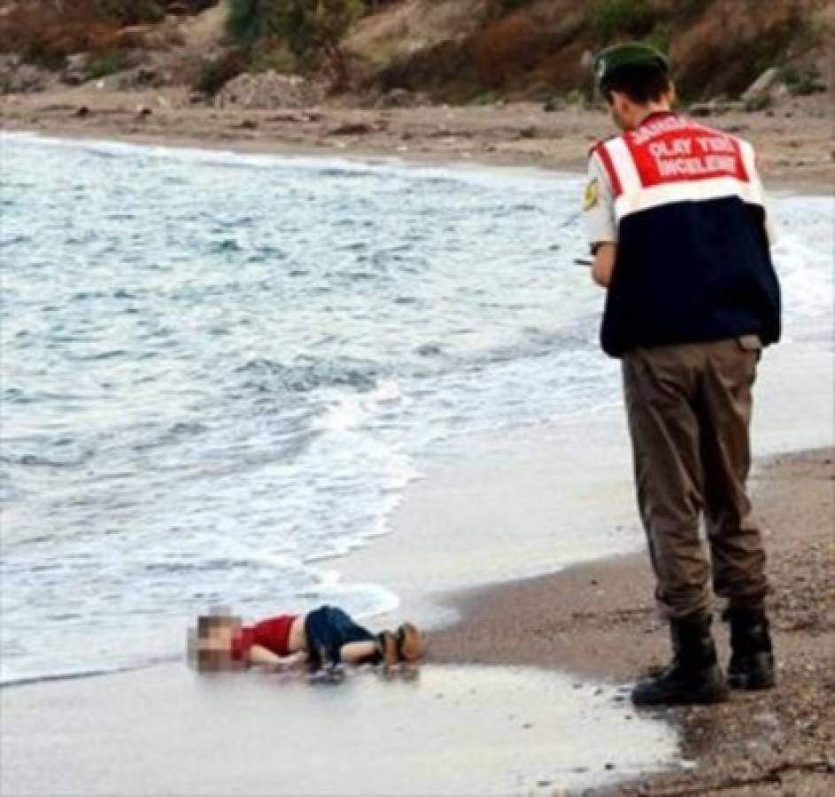 Policía que levantó el cuerpo: 'Cuando vi a Aylan Kurdi pensé en mi hijo'