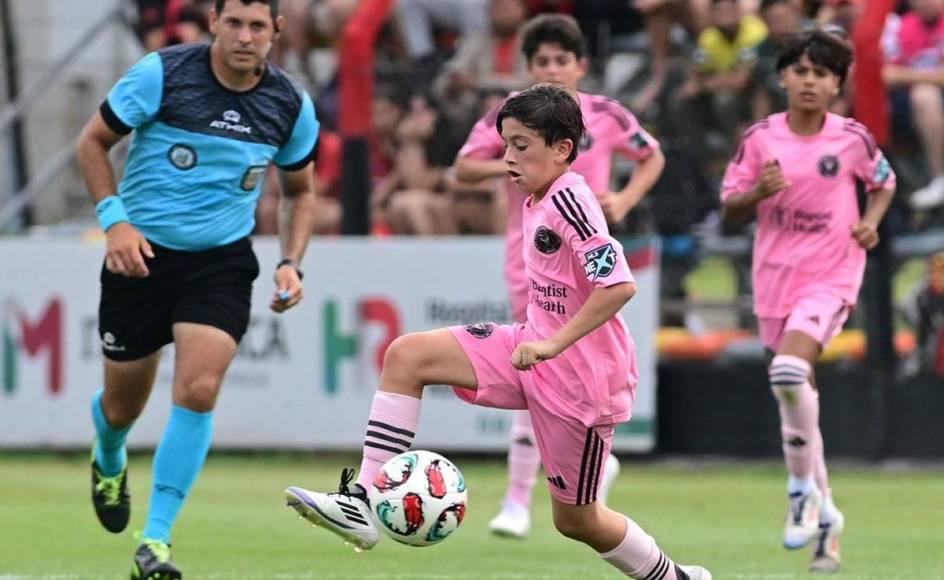 En fotos: Messi y Antonela Roccuzzo causan revuelo en Argentina tras debut de su hijo