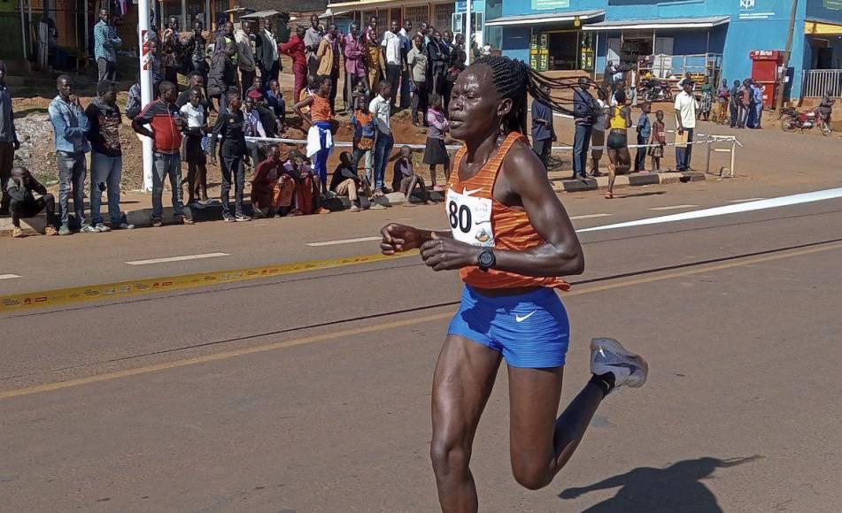 Atleta Rebecca Cheptegei fue rociada con gasolina y prendida en fuego por su novio