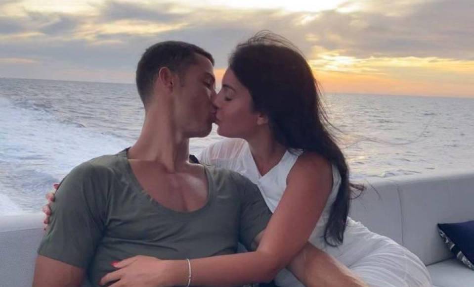 Madre de Cristiano Ronaldo ‘responde’ a los rumores sobre su relación con Georgina