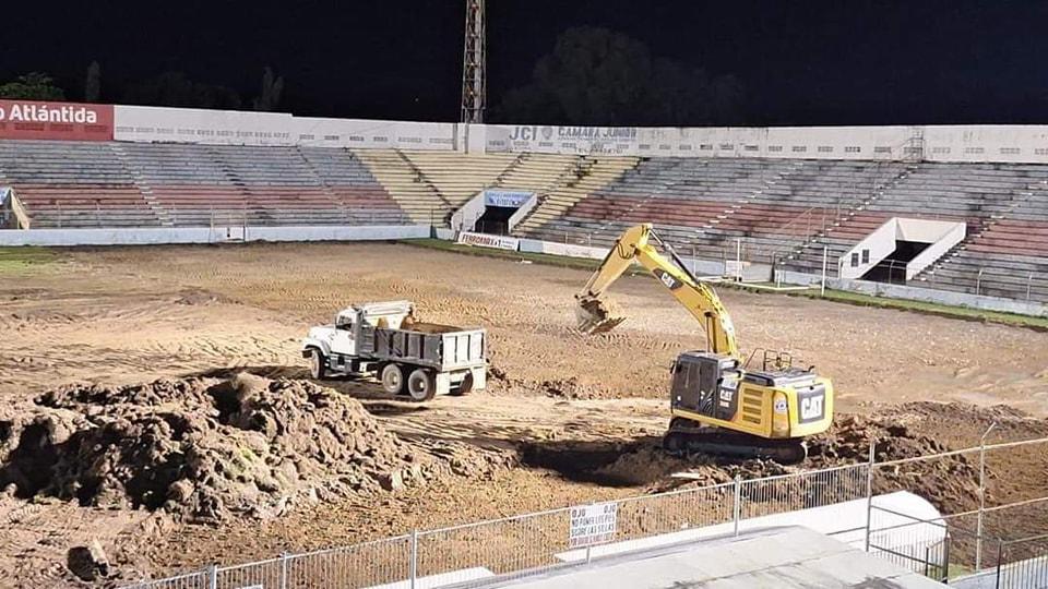 Así van los avances en el estadio Ceibeño con el cambio de grama híbrida ¿cuándo lo entregan?