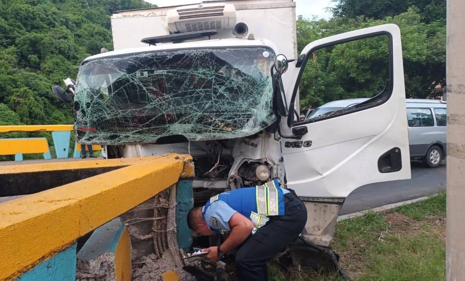 Tres heridos y largas filas tras accidente en bulevar Fuerzas Armadas