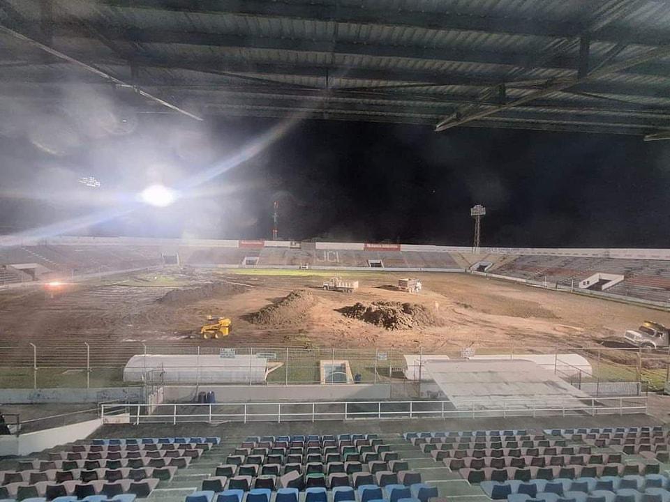 Así van los avances en el estadio Ceibeño con el cambio de grama híbrida ¿cuándo lo entregan?