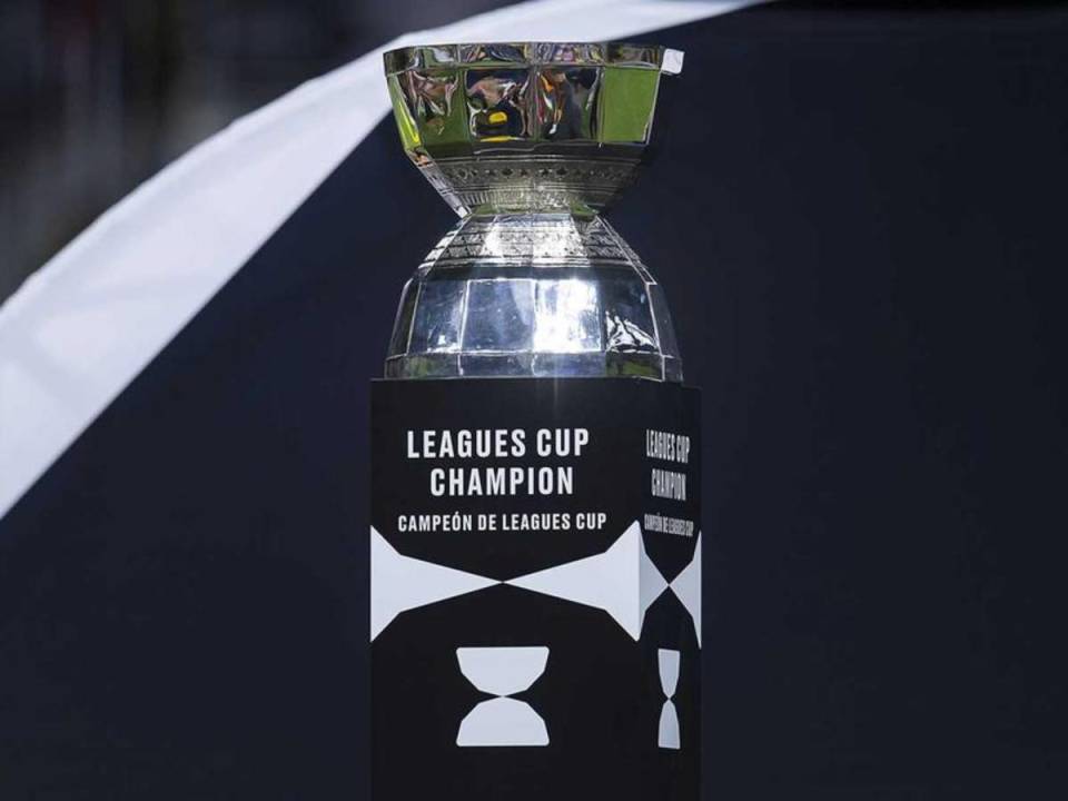 El trofeo de la Leagues Cup que se llevará el próximo campeón del torneo.