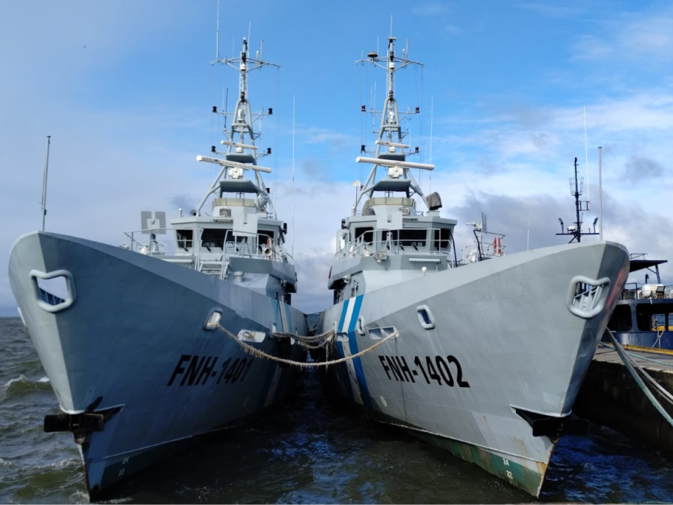 En el gobierno del expresidente hondureño Porfirio Lobo Sosa se aprobó el alquiler de dos patrulleras y seis lanchas rápidas para la Fuerza Naval de Honduras (FNH).
