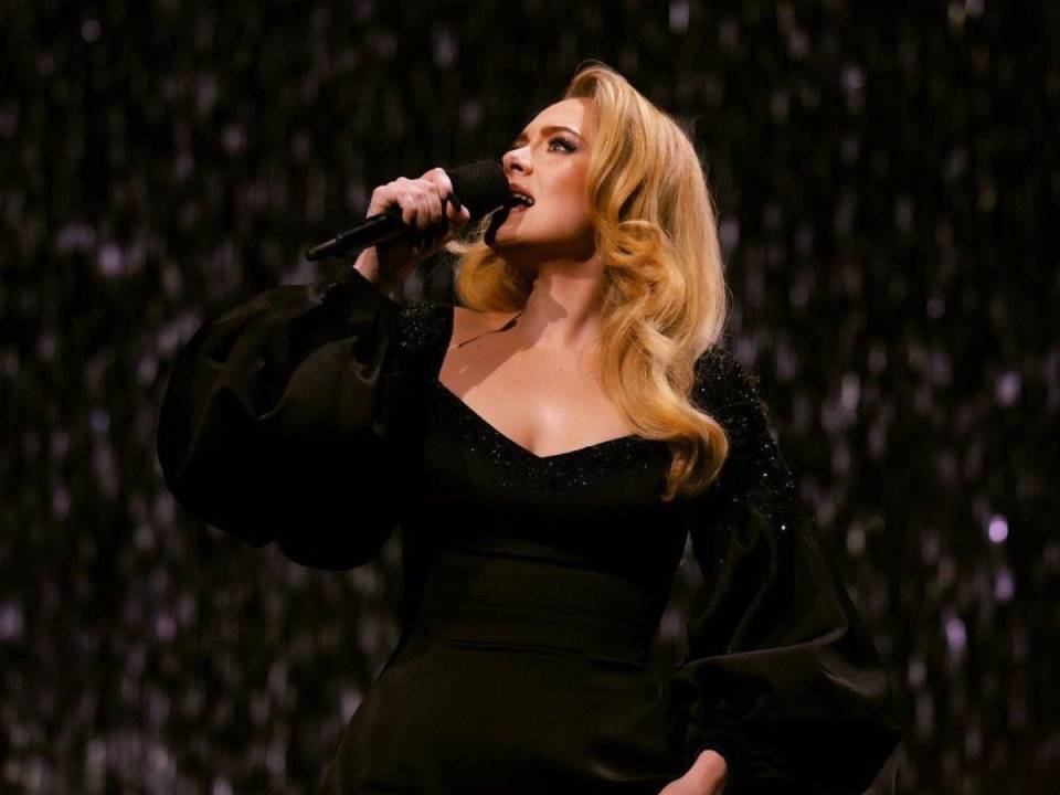 La cantante británica Adele reveló que se tomará una pausa alejada del ojo público, y en consecuencia de la música, luego de concluir sus compromisos actuales en Alemania y Estados Unidos. Esto fue lo que dijo la artista.