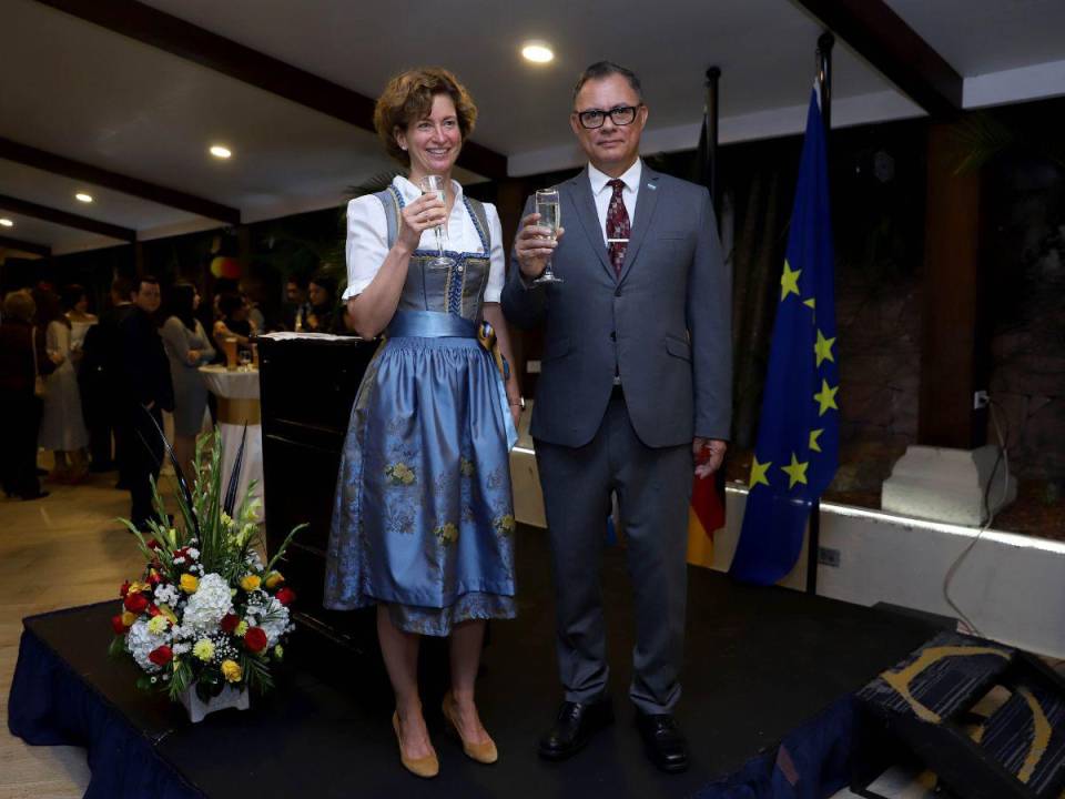 Daniela Vogl, embajadora de Alemania en Honduras, y Antonio García, vicecanciller de la República.