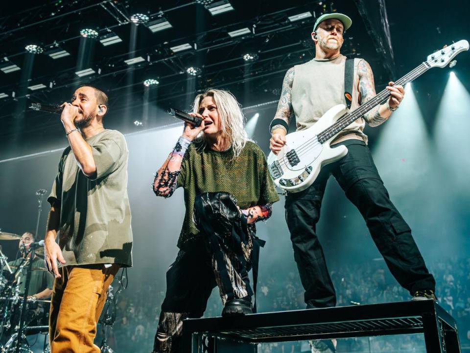 Linkin Park, el grupo emblemático del género ‘nu-metal’ de los años 2000, llevó su gira de regreso e hizo un electrizante homenaje a su pasado con clásicos como In the end, Crawling y Faint ante miles de fans entregados. A continuación, los detalles.