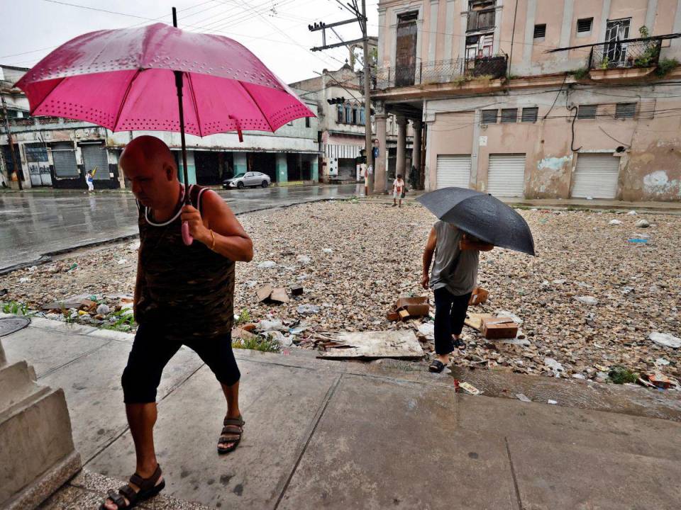 Pobladores del cabo de San Antonio en Cuba se mostraron afectados por el paso del huracán Helene.