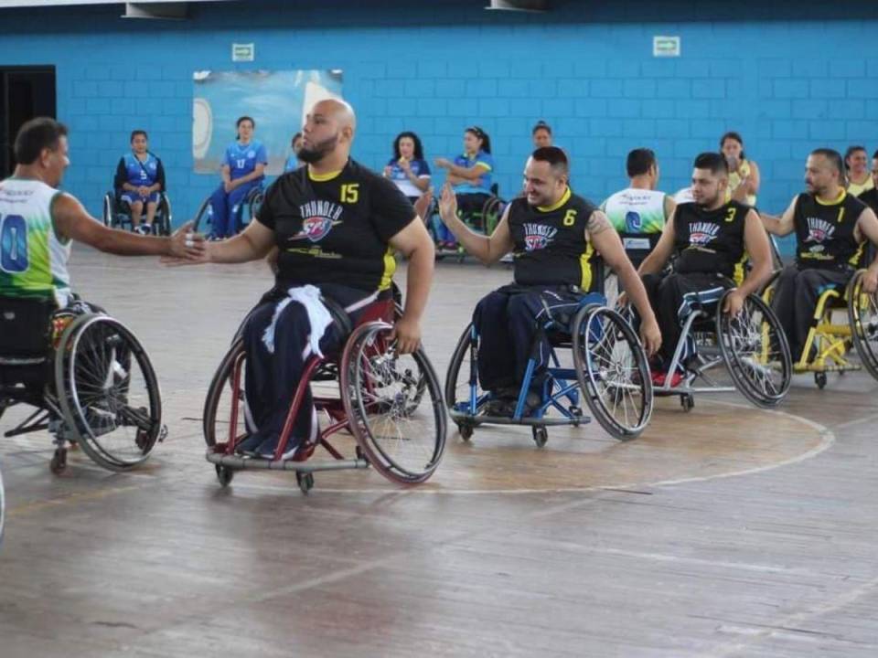 El club de baloncesto en silla de ruedas San Pedro Thunder ha representado al país en torneos internacionales.