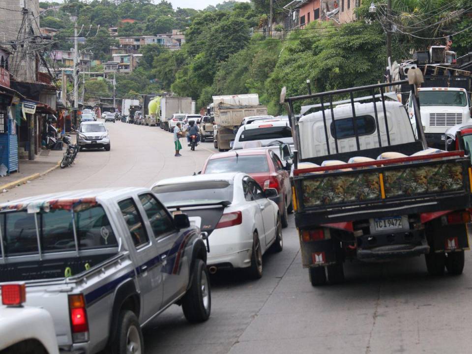 Los pobladores de salida a oriente viven una odisea al momento de trasladarse a sus destinos.