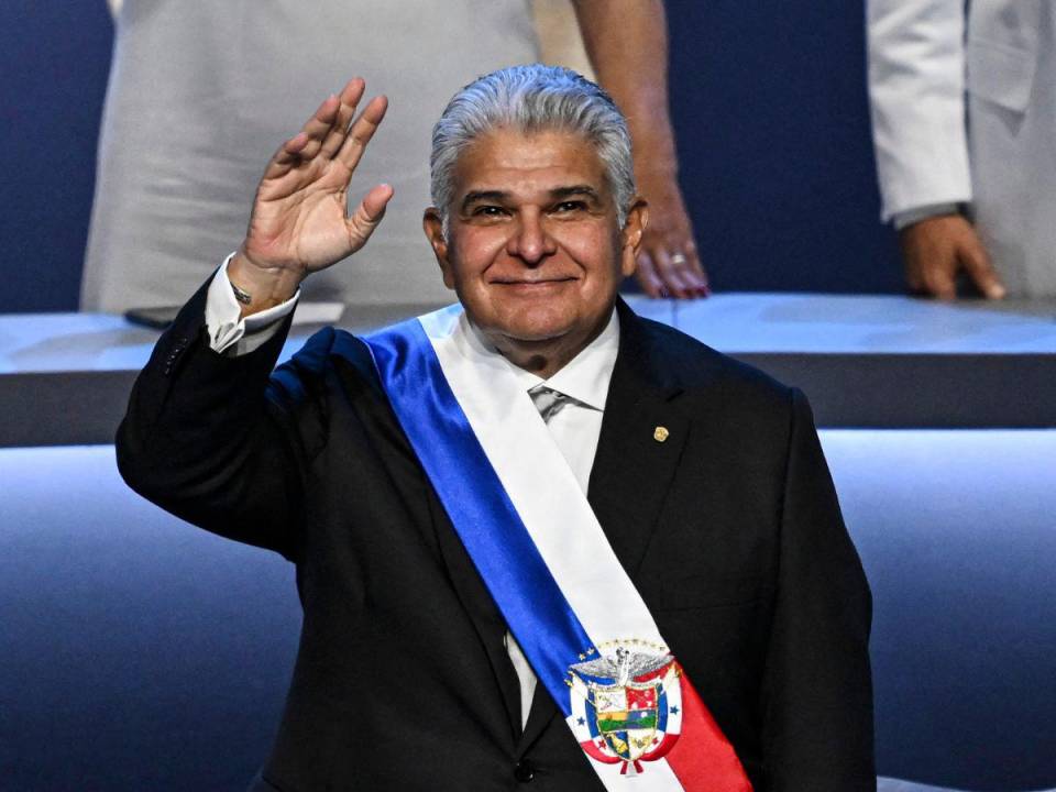 José Raúl Mulino fue investido como presidente de Panamá este lunes.
