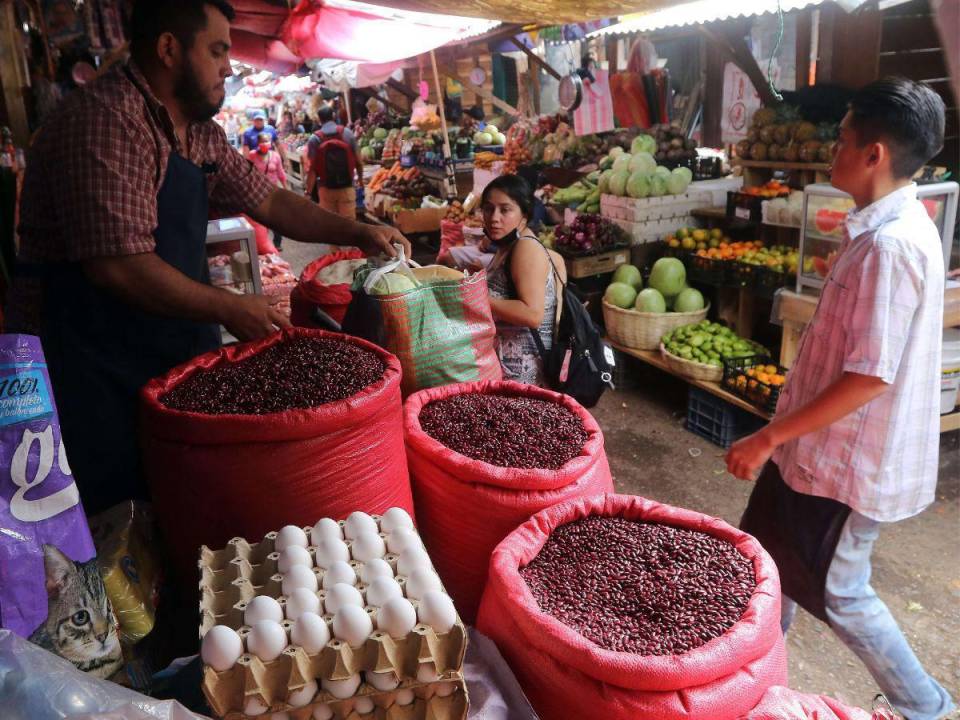 De acuerdo con el CMC, El Producto Interno Bruto a precios corrientes es el valor de la producción de un país en un año, utilizando como referencia los precios de los bienes y servicios.