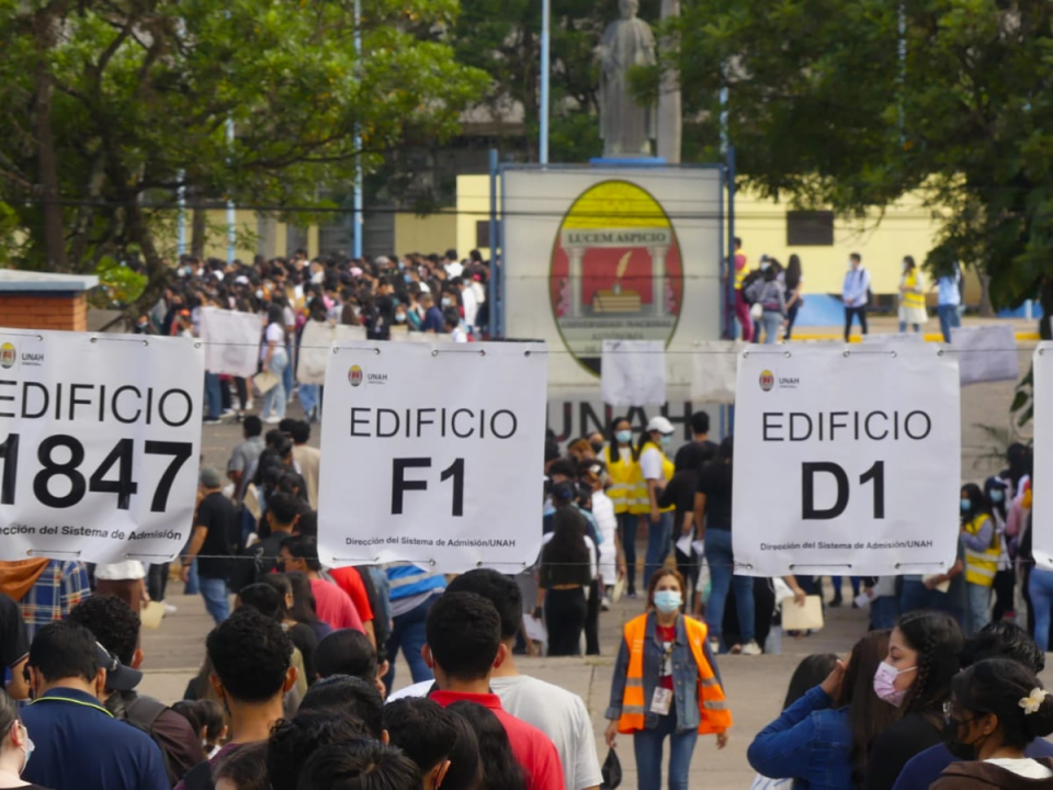 Los aspirantes del próximo proceso de admisión deberán realizar la PAA tradicional, pero los que vayan en 2025 harán un nuevo examen.