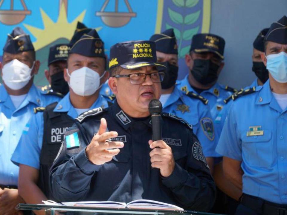 Los hijos del secretario de Seguridad, Gustavo Sánchez, recibieron contratos de publicidad cuando él era director de la Policía Nacional. Algunos contratos eran por parte del INAMI, cuando estaba intervenido por la Policía Nacional.