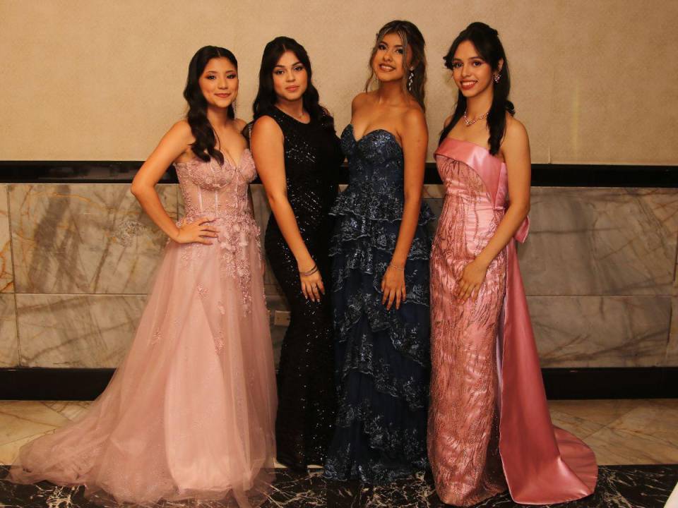 Cinthia Espino, Sherlyn Díaz, Elena Oyuela y Andrea Maradiaga.