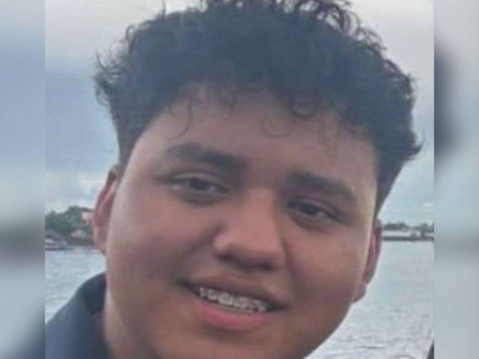 El descubrimiento del cuerpo de Elvin Josías Izaguirre fue posible gracias a la denuncia de un ciudadano al 911, que alertó a las autoridades sobre la ubicación del cadáver.