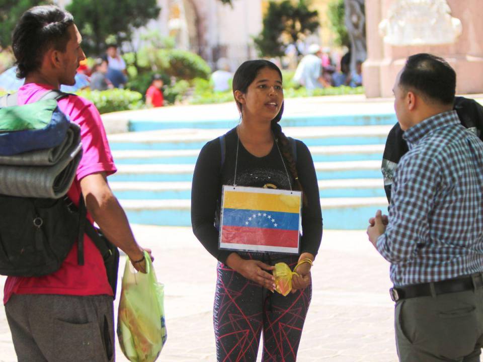 En el Parque Central de la capital de Honduras, los migrantes venezolanos externaron a EL HERALDO sus planes en caso de que Edmundo Urrutia gane las elecciones en Venezuela.