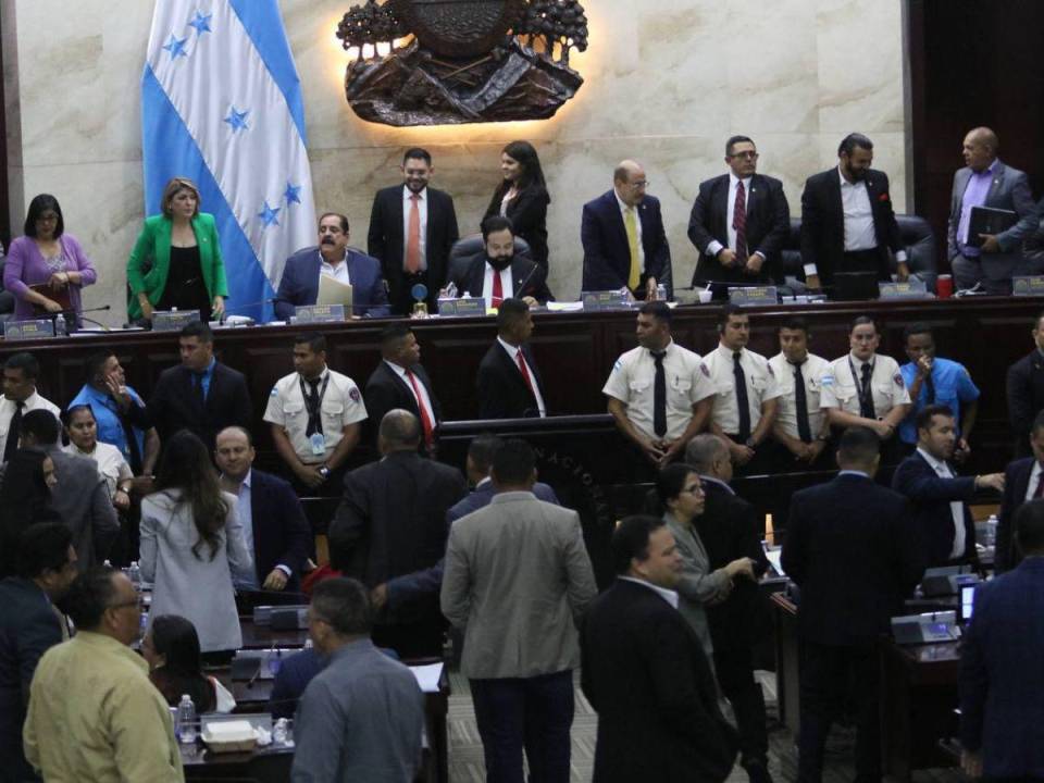 En primer debate paso anoche la discusión de la Ley de Querellante Adhesivo, la cual fue suspendida junto a la sesión por los altercados en el CN.