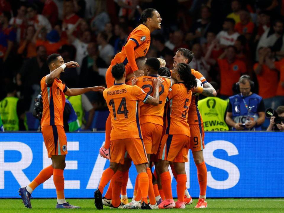 Países Bajos se mantiene con la esperanza de conquistar la Euro y a las puertas de las semifinales existe una “teoría” que ilusiona la Orange con el título.