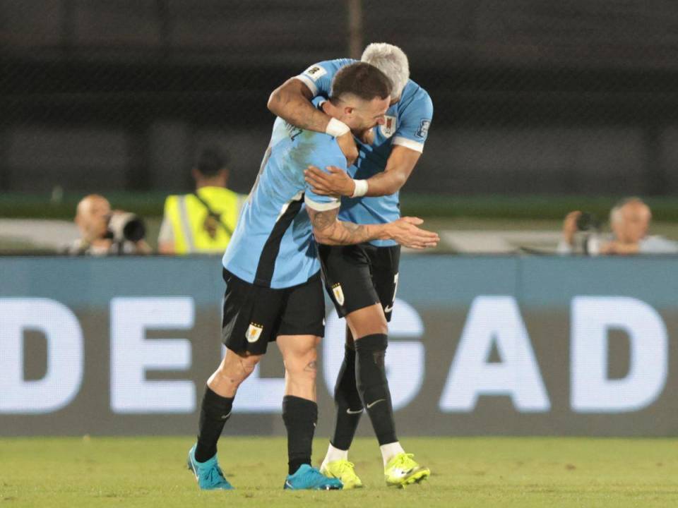 Uruguay escaló a la segunda posición por detrás de Argentina con 19 puntos, mismos que Colombia pero los separa la diferencia de goles.