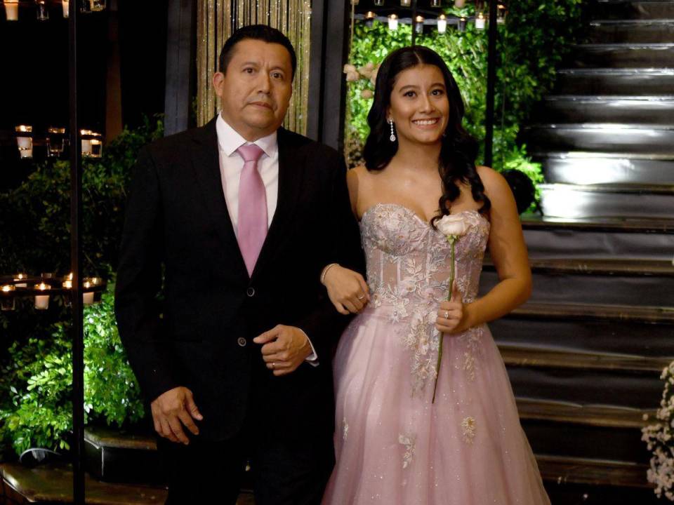 Nelson Rafael Flores Carbajal y Fabiola Flores Romero.