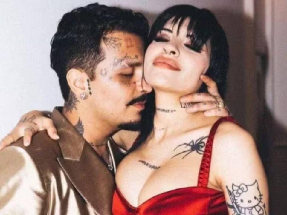 Después de la separación de Christian Nodal y Cazzu nuevas teorías sobre las verdaderas causas de su ruptura amorosa surgieron en redes sociales donde destacan el robo y una supuesta infidelidad de parte del cantante mexicano.