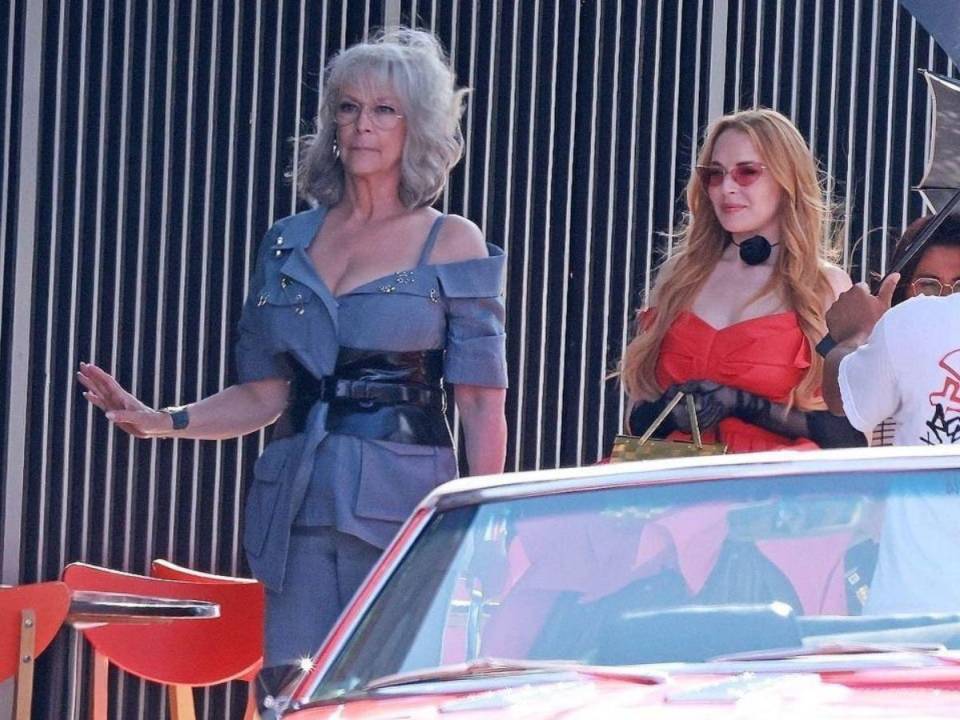 Atuendos elegantes lucieron Jamie Lee Curtis y Lindsay Lohan, protagonistas de la obra cinematográfica.