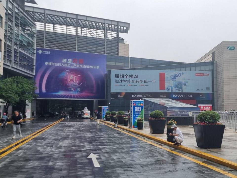Huawei exhibió sus últimos productos y soluciones en el Nuevo Centro Internacional de Exposiciones de Shanghái (SNIEC).