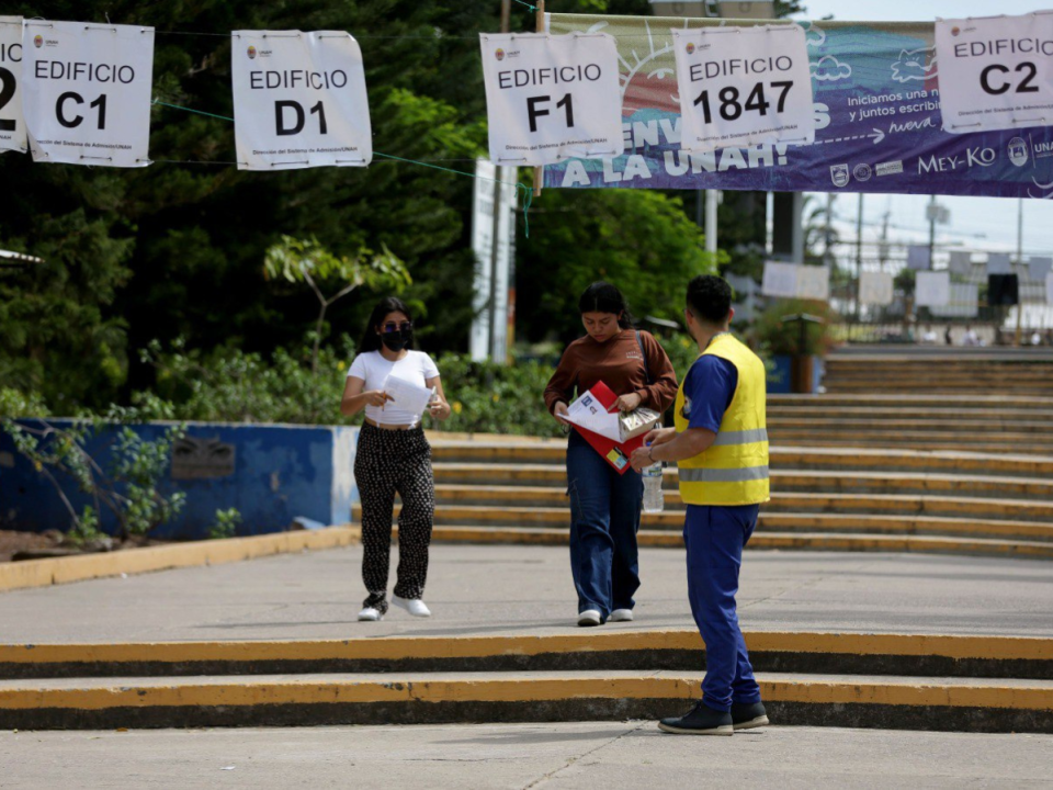 En abril de 2024 se llevó a cabo la primera prueba de admisión de la Universidad Nacional Autónoma de Honduras, cuando más de 8,300 estudiantes lograron pasar el examen y ser admitidos.