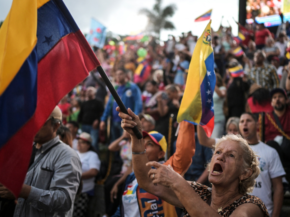 El Consejo Nacional Electoral oficializó a Nicolás Maduro como presidente de Venezuela. Desde entonces, Maduro ha intentado demostrar el apoyo de la población, aunque muchos cuestionan la transparencia del proceso. Las protestas se han extendido por diferentes partes de Venezuela.