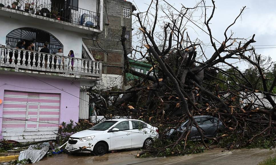 Desolación y caos: Acapulco tras el paso destructivo de Otis