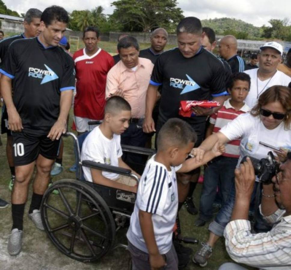 El 'Matador' Velásquez hace feliz a niño discapacitado