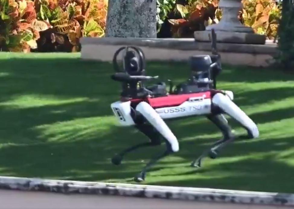 Así es Spot, el perro robot que custodia la casa de Donald Trump