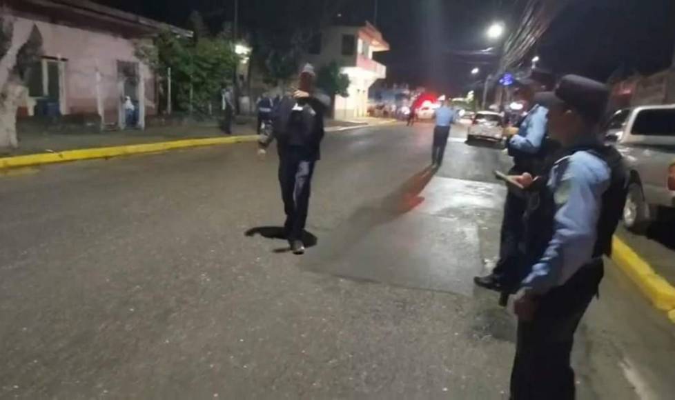 En menos de 24 horas, tres oficiales fueron emboscados y tiroteados por la espalda