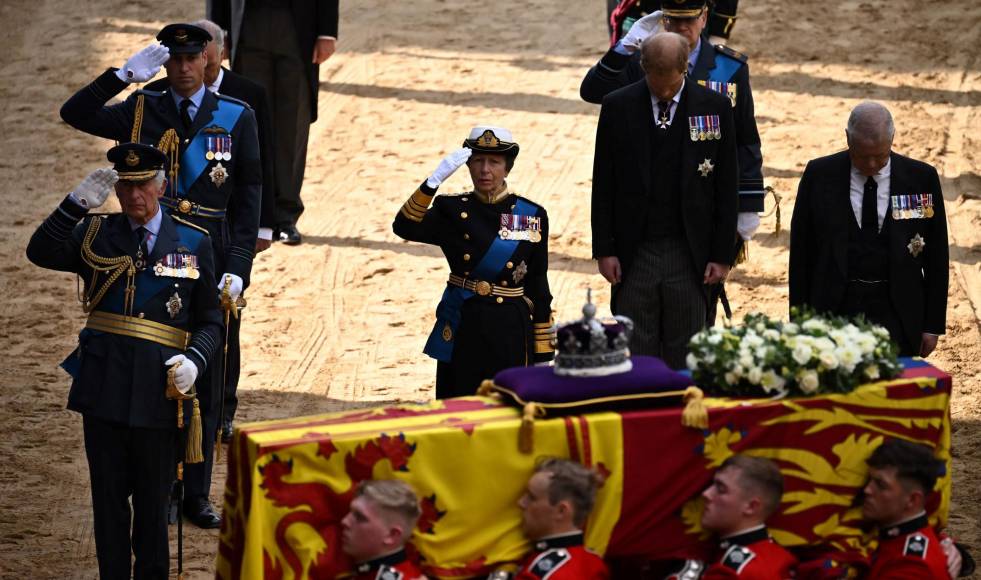 Londres inicia el multitudinario adiós para la reina Isabel II