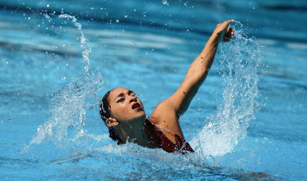 La heroica acción de una entrenadora para salvar a nadadora que se desmayó en pleno Mundial de Natación (Fotos)