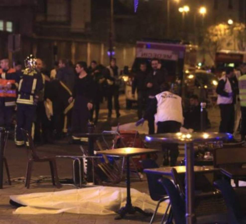 Centenares de personas guardan minuto de silencio en Madrid por atentados de París