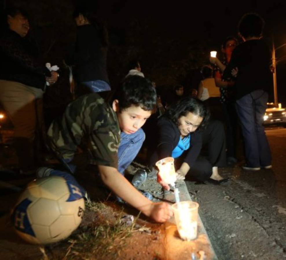 Vecinos de la Víctor F. Ardón realizan protesta