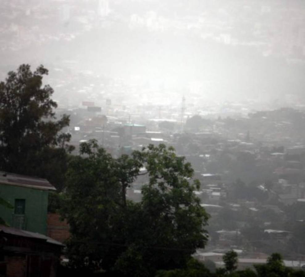 Honduras: 10 departamentos bajo alerta verde por ingreso de fuertes lluvias