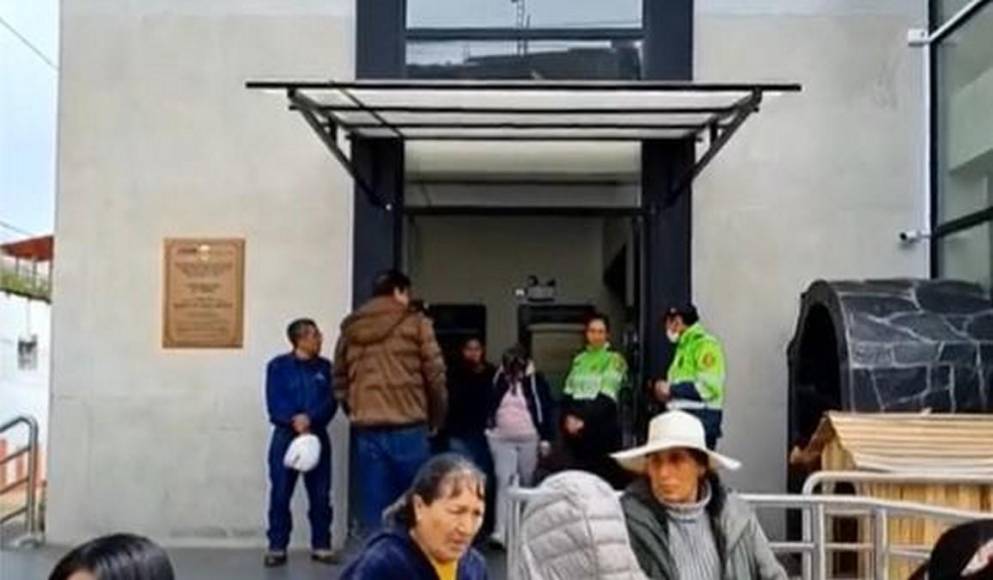 Hombre de 40 años se vestía como escolar para espiar niñas en el baño: el caso que indigna a Perú