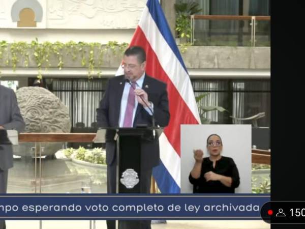 Rodrigo Chaves Robles, presidente de Costa Rica, y Mario Zamora, ministro de Seguridad Pública