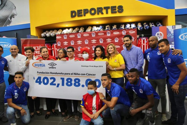 Diunsa y Umbro entregan donativo a la Fundación del Niño con Cáncer