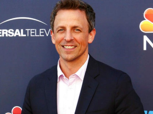 Seth Meyers listo para celebración y seriedad en Globos de Oro